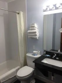 Travelodge by Wyndham Spirit Lake/Okoboji - Badeværelse