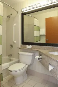 Quality Inn Cranberry Township - Salle de bain
