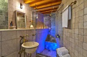 Kores Boutique Houses - Bathroom
