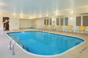 Fairfield Inn & Suites Mansfield Ontario - Piscine