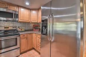 Cozy Cabin with Sunroom & Cacapon River Access! - Interior