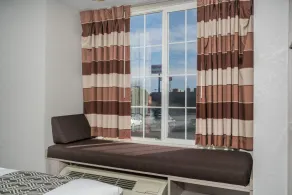 Microtel Inn & Suites by Wyndham Rochester North Mayo Clinic - Vue de la chambre
