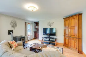 15-Acre Retreat in Meriden Village of Plainfield - Interiör