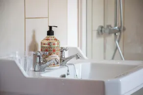 Hudson House - Bathroom