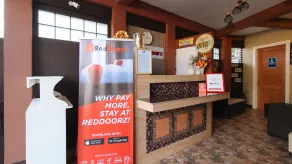 RedDoorz Plus near Lapasan Plaza Cagayan de Oro - Réception