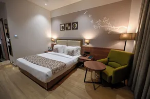 Kings Kraft The Park Executive Hotel - Room