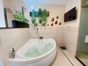 Verse Lite Hotel Gajah Mada - Bathroom