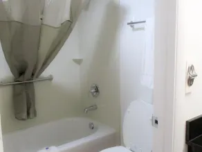 Motel 6-Odenton, MD - Fort Meade - Bathroom