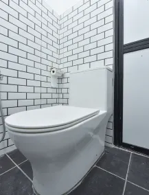 Hotel O Madeena Inn - Bathroom