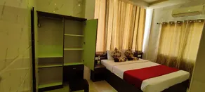 Sri Maharaja Residency - Room