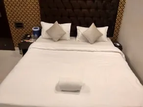 JK Rooms 126 Parashar Legacy - Opp Railway Station - Room