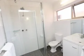 Seven Pines Motor Inn - Bathroom