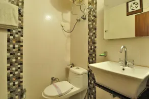 Hotel Shelton - Bathroom