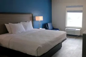 Baymont by Wyndham Louisville Southwest - Room