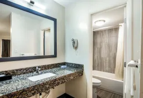 Brentwood Inn Richmond South - Salle de bain