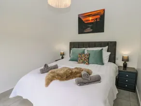 Little Pale - Room