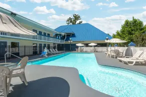 Days Inn by Wyndham Savannah Airport - Piscine