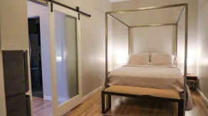 Suites On Main - Værelse
