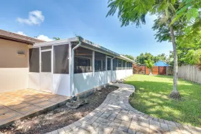 Pet-friendly Home w/ Yard ~ 3 Mi to Zoo Miami! - Intérieur