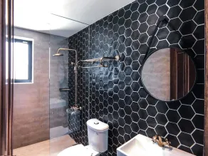 The Gatsby Apartment - Bathroom