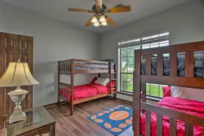 Big Barrels Ranch' on 50 Acres: Countryside Views - Interior