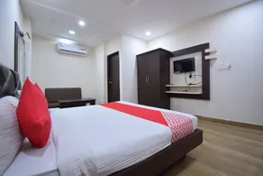 Super Collection O Kampoo Tiraha Road Formerly Siddhi Vinayak - Room