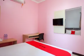 RedDoorz Plus Syariah @ Hotel Boulevard Luwuk - Værelse