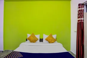 Goroomgo Raj hotel vip Noida - Room