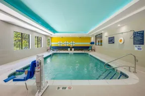 Tru by Hilton Saint Joseph - Pool