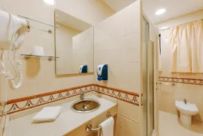 JCH Congreso Apartamentos - Bathroom
