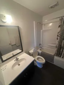 641 Grill & Motel - Bathroom
