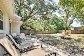 Fire Pit + Private Yard: Family Home in Longwood! - Innvendig