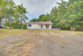 Rural Spiro Getaway w/ Private Deck! - Interiør