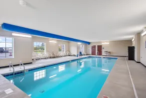 Cobblestone Hotel & Suites - Austin - Piscina