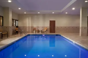Courtyard by Marriott Bloomington - Piscine