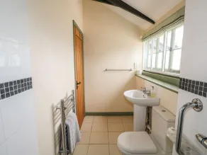 The Bull Pen - Bathroom