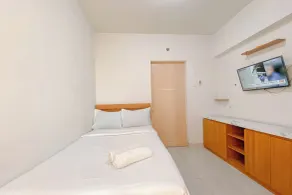 Warm Minimalist Studio Apartment The Alton - Room