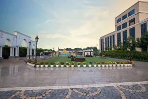 The Gaurs Sarovar Premiere - Pool