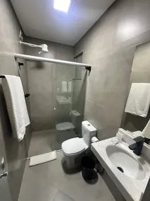 B Hotel 888 hotéis - Próximo a Rodoviária e Praça Sete - Baño