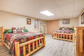 Hayward Home w/ Private Deck, Fire Pit & Kayak! - Innvendig