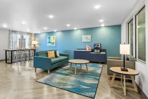 WoodSpring Suites Washington Meadowlands PA - Hall
