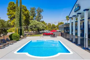 Days Inn by Wyndham Red Bluff - Piscine