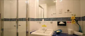 The Royal Hotel - Bathroom