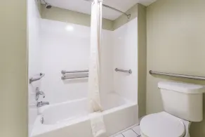 SureStay Hotel by Best Western Columbus Downtown - Salle de bain