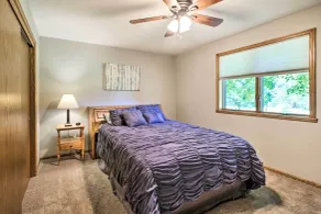 Family Home w/ Deck, Yard, Dock on Rock River - Intérieur