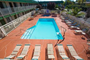 University Inn Fresno - Piscina