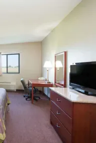 Super 8 by Wyndham Iola KS - Zimmer