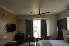 The Emerald Club - Room