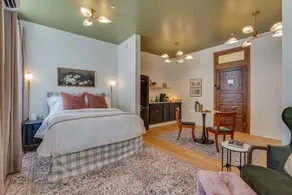 The Downtown Post The Coleman Suite - Rum