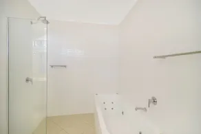 Kari in Peregian Beach - Badezimmer